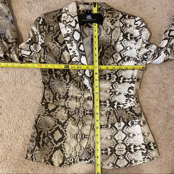 Jennifer Lopez Python Print Jacket - Picture 3 of 8